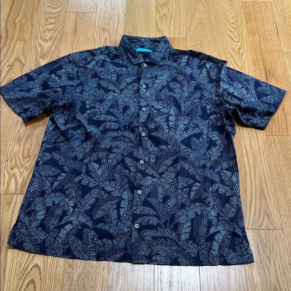 Tori Richard men’s large Blue Geometric short sleeve cotton Shirt.